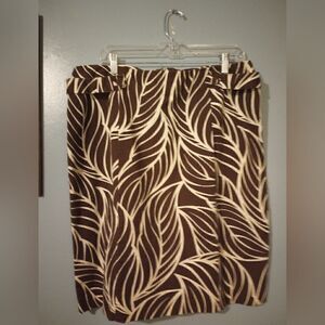Leaf print mid length skirt with button accent at waist